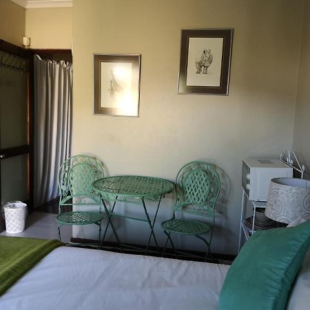 a Vue Guesthouse Somerset West Eksteriør billede