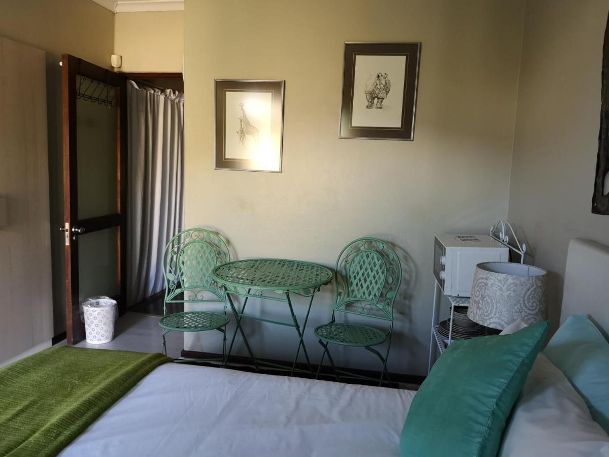 a Vue Guesthouse Somerset West Eksteriør billede